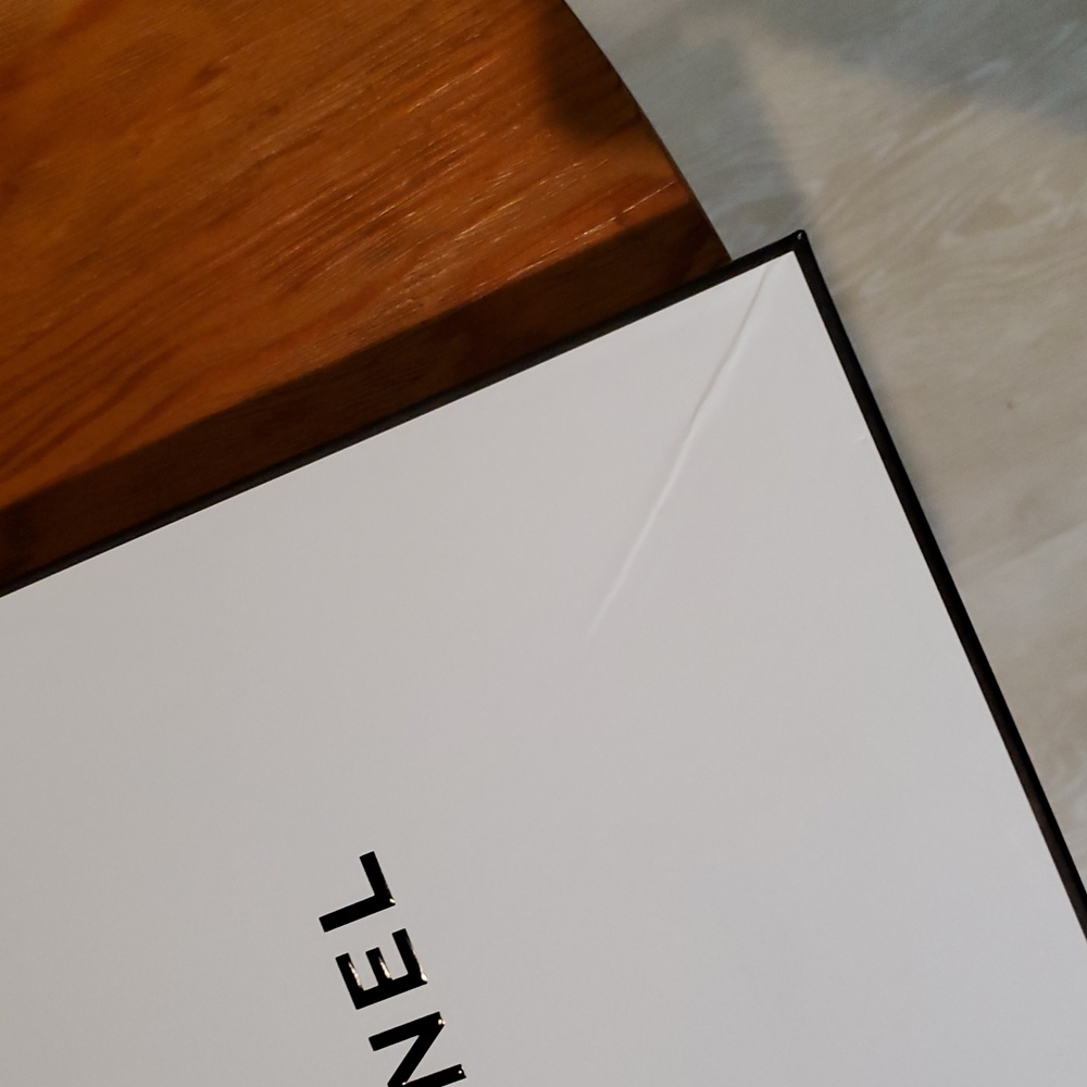 Empty Black and White Chanel Gift Box - Picture 11 of 11